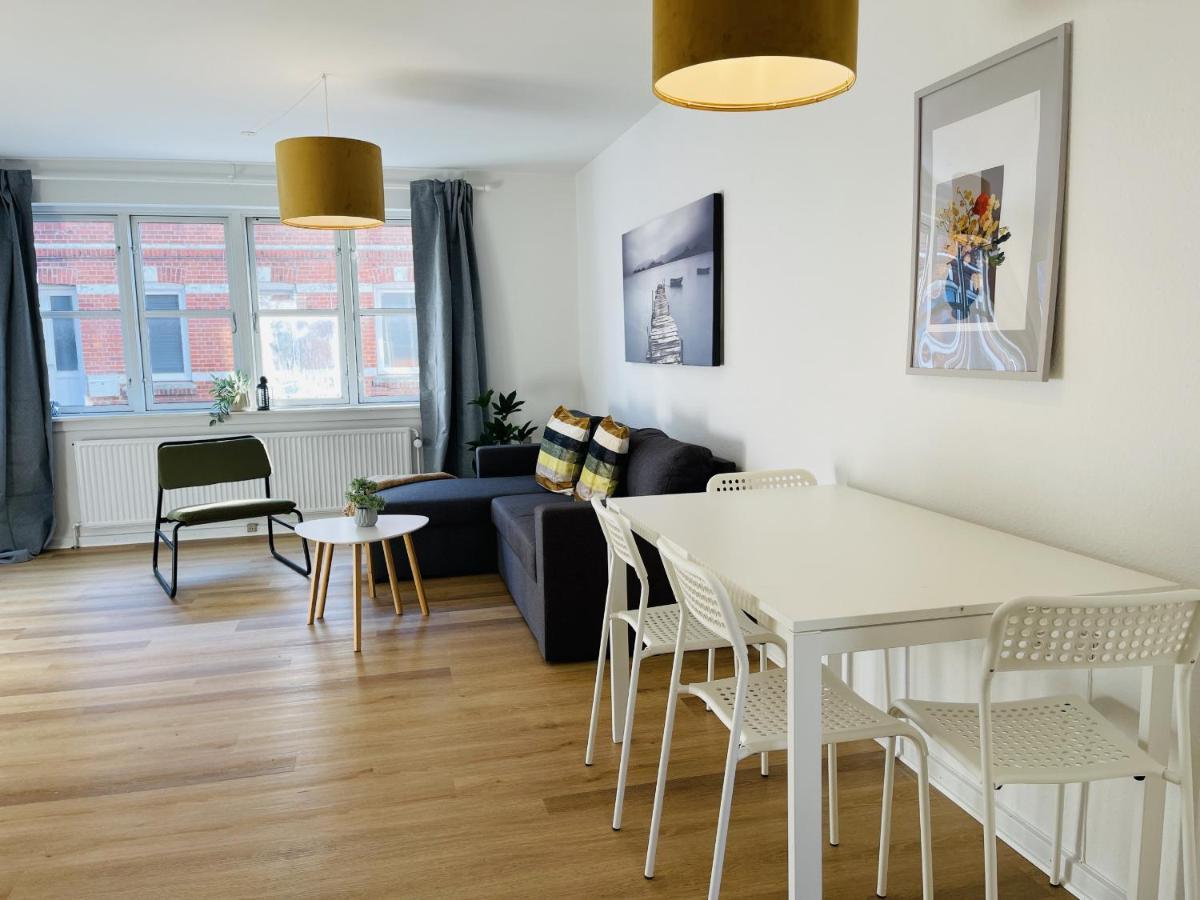 Aday - Central Terrace Apartment In Hjørring Dış mekan fotoğraf