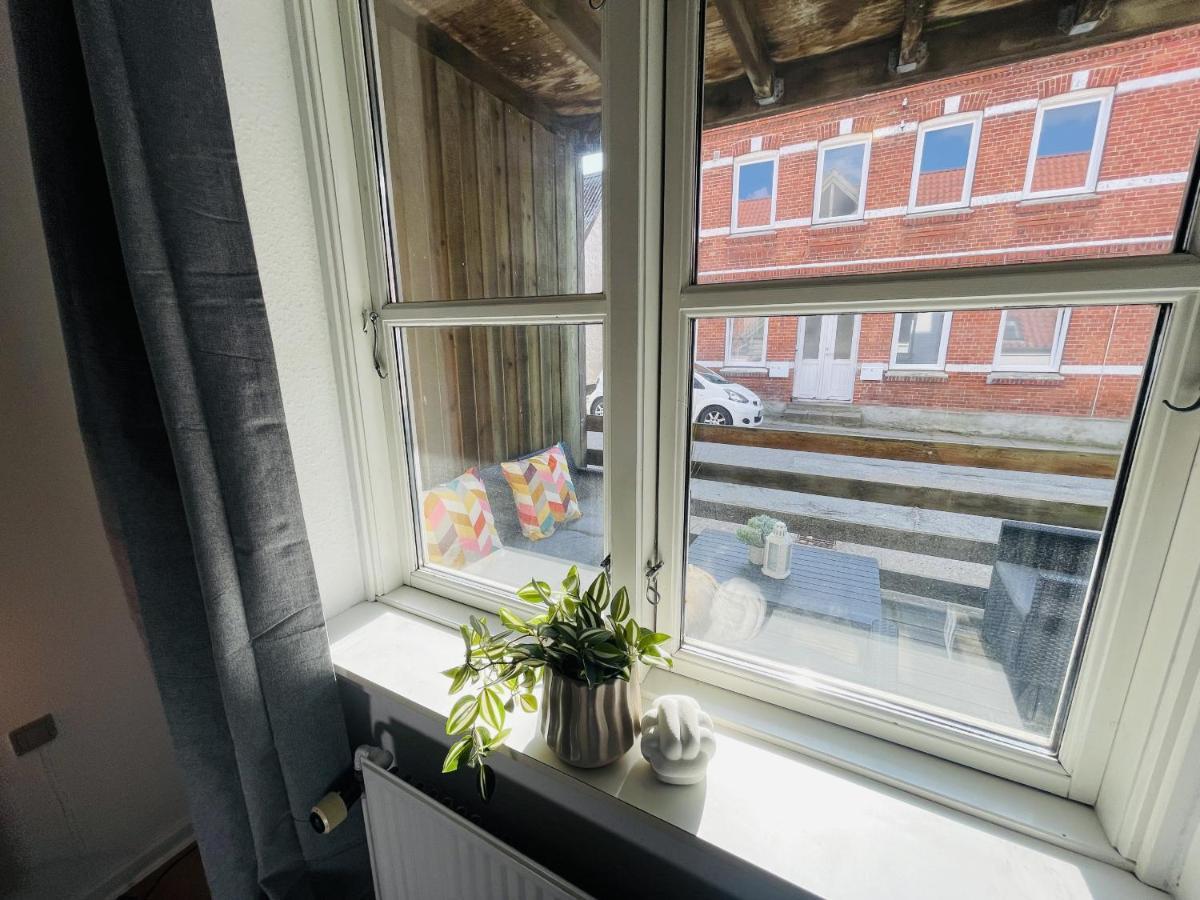Aday - Central Terrace Apartment In Hjørring Dış mekan fotoğraf