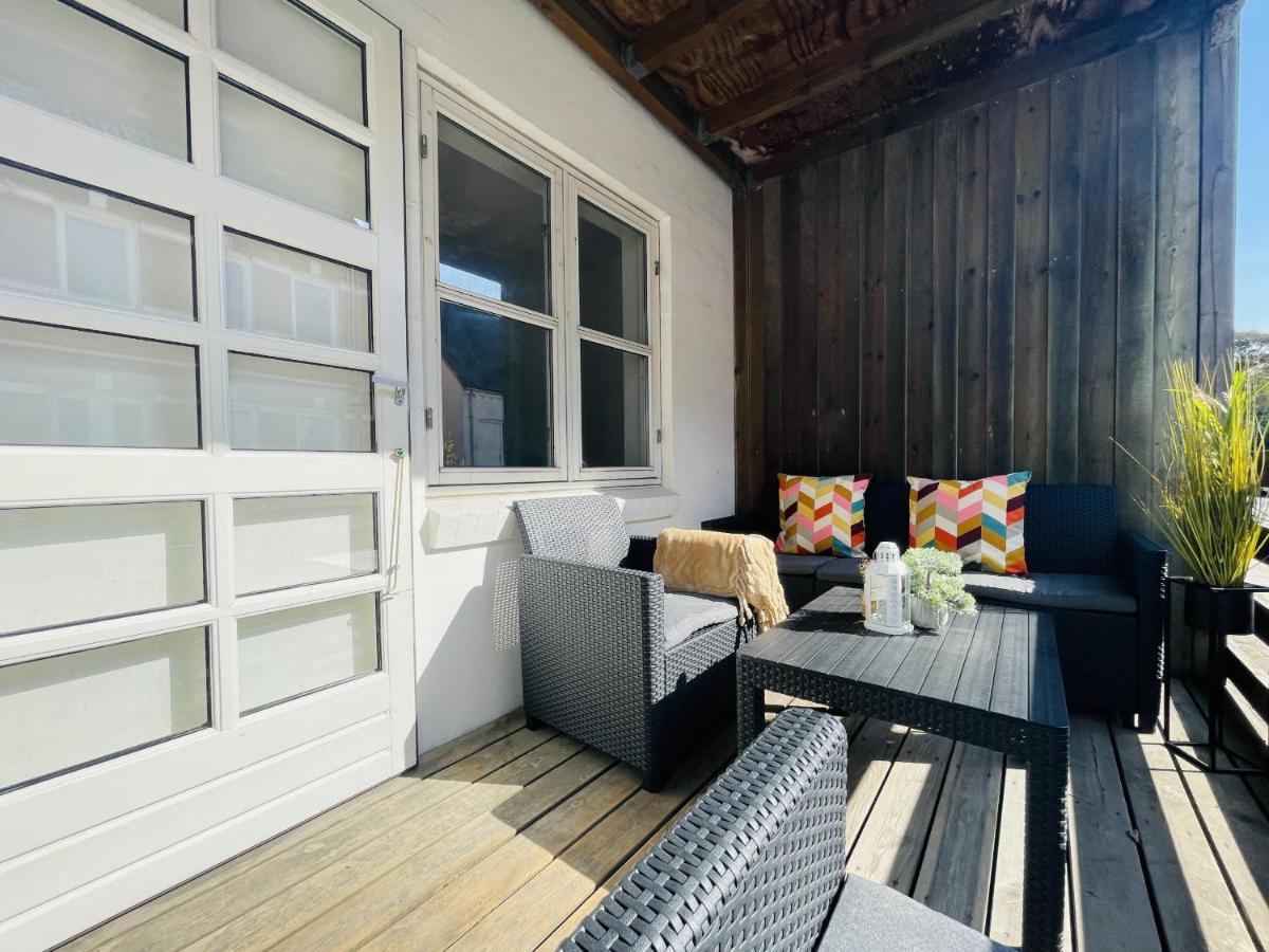 Aday - Central Terrace Apartment In Hjørring Dış mekan fotoğraf
